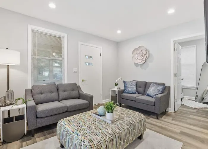 Cozy Chic 4Bd 2Ba Home In St Charles