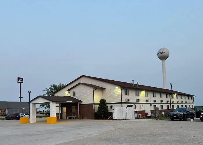 Super 8 By Wyndham Mendota I-39
