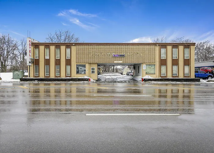 Oyo Hotel Downtown Peoria I-74