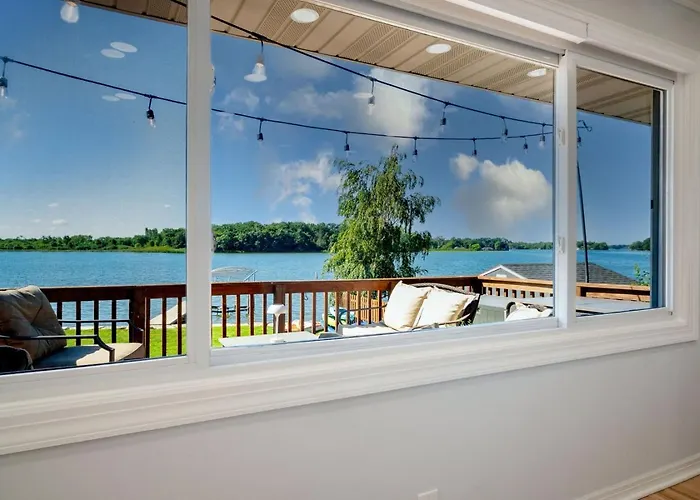 The Lake House On Myers Bay - 3-Bed 2-Bath Luxury Home With Private Pier Beach Firepit And Deck