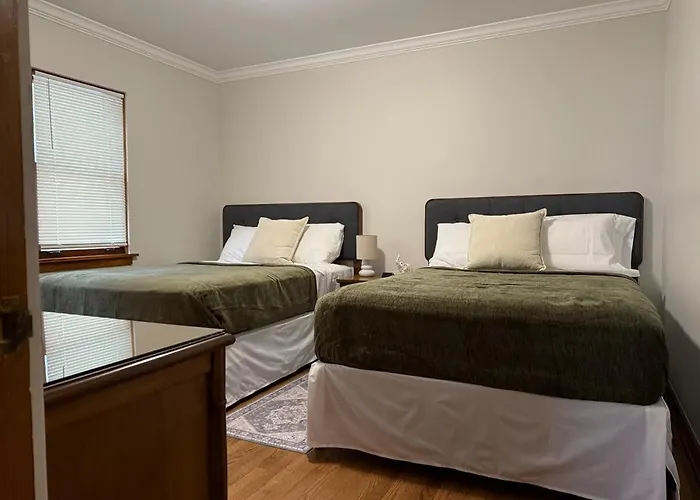 Cozy And Spacious 2Br Near Chicago Fast Wifi Fully Equipped Sleeps 6