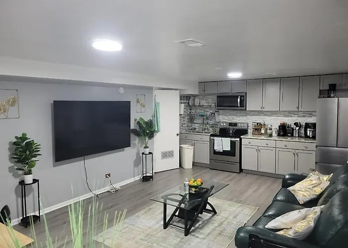 Garden Apartment Near Northwestern