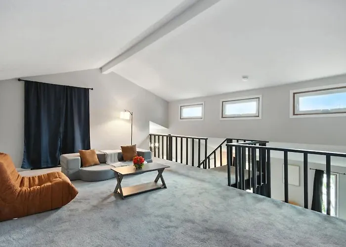 Stylish 2Br Loft Near Isu Hospitals & Downtown