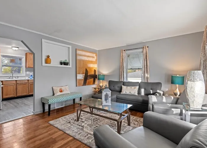 Serenity Home Free Parking & Wine