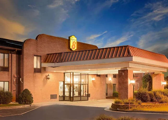 Super 8 By Wyndham Metropolis