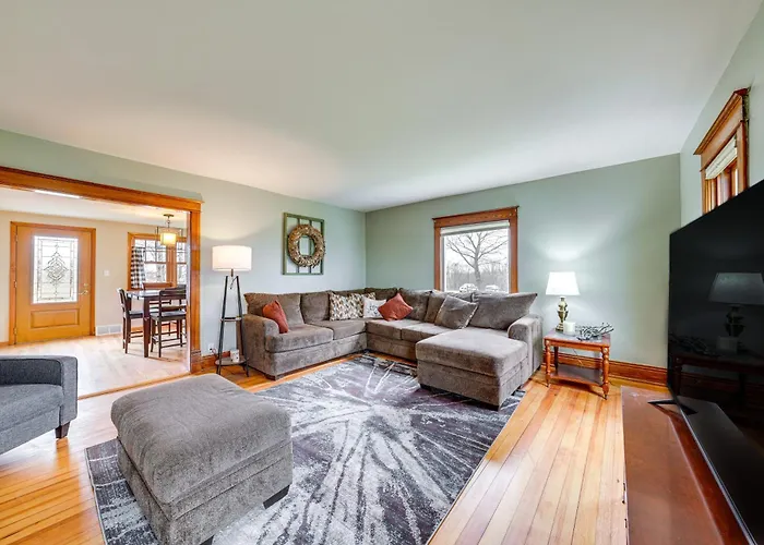 Charming Tonica Farmhouse W/ Private Yard!