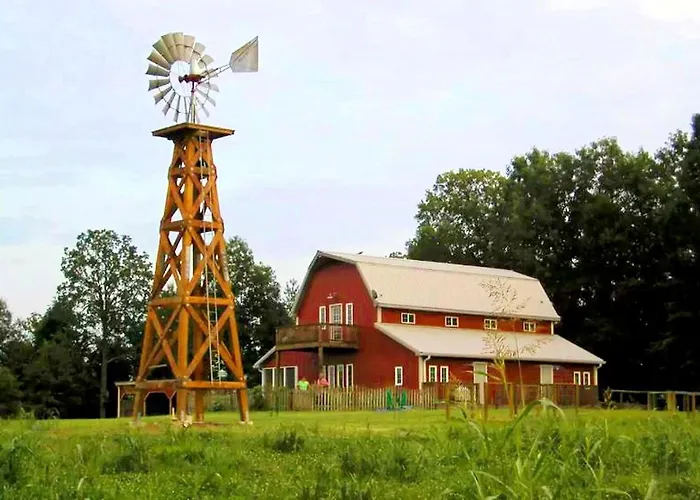 Beautifully Furnished Barn Getaway Located On A Sustainable Living Farm Near Metropolis, Illinois