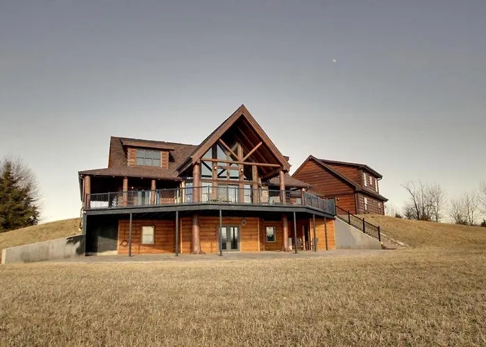 Stunning Private Cabin Getaway With Gorgeous Fireplace Near Quincy, Illinois