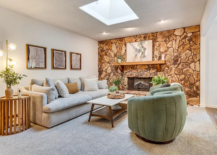 4 Mi To Capitol: Spacious Springfield Home W/ Deck