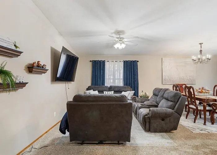 320 Royal Ct