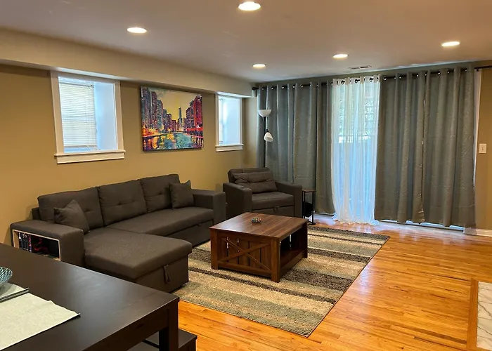 Spacious, One-Level Condo Adjacent To Jackson Park