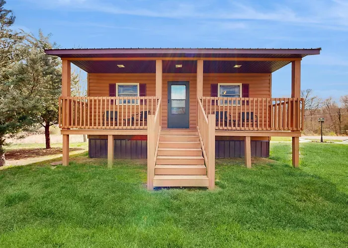 Pet Friendly! Countryside Couples Stay In Illinois