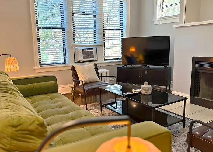 Relaxing Lakeview Escape 2Br Apartment - Roscoe 35-2N