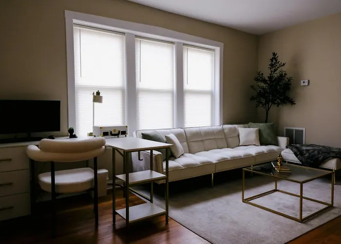 Sleeps 26 • Modern Multi-Unit • Gym • Workspaces