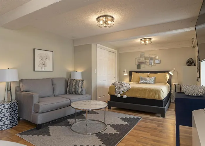 Stylish Queen Suite Near Siu Carbondale