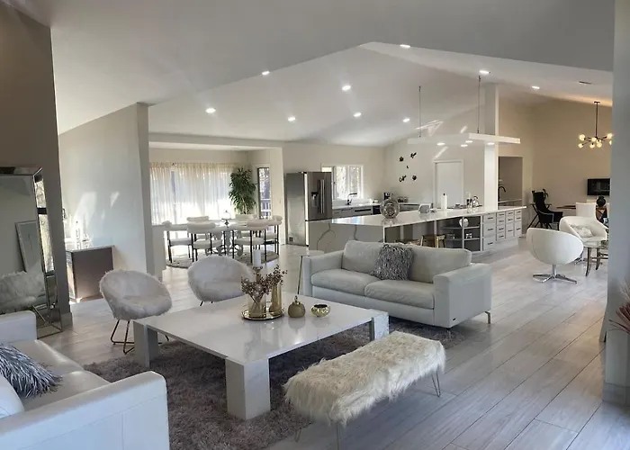 Ranch Style W Firepit And Big Backyard Tv Room