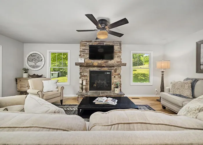 Family-Friendly 3Br Home W Bunk Room & Yard