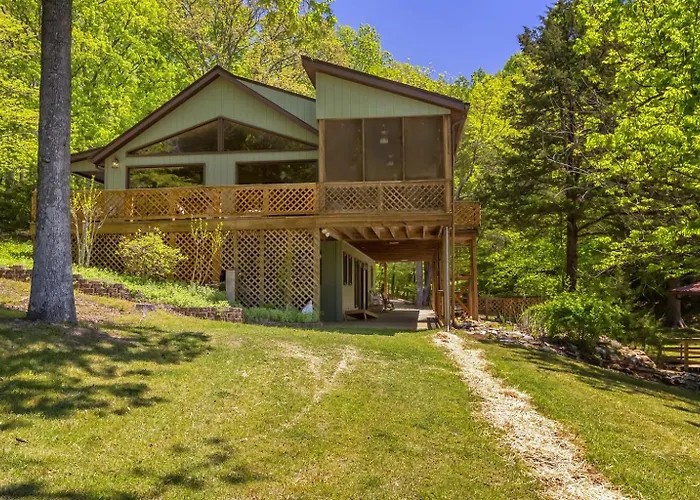 Stylish 4Br Lakefront Cabin W Hot Tub