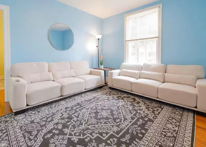 Charming 3Br Home With 2 Parking Spot, Near Transit & Shopping,