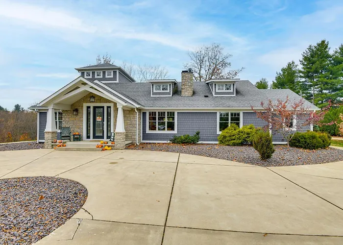 Spacious Home W/ Games, 4 Fireplaces, 5 Acres!