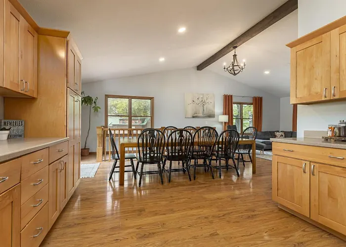 Room For 10 At The Table- Families Holiday Here