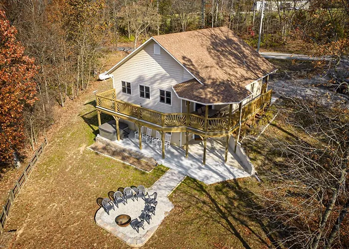 3Br Ridge Home Hot Tub, Firepit & Valley Views