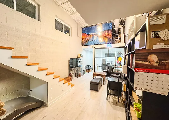 Comfort West Urban Chicago Loft House