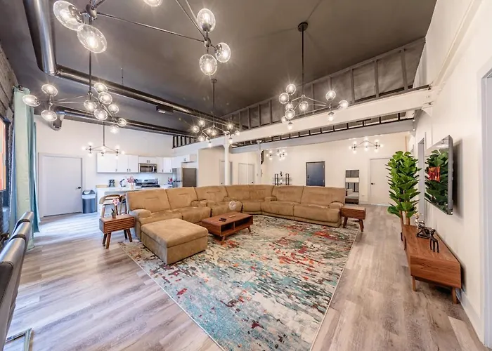 Luxury 5Br W/ King Bed & Pool Table Near Chinatown