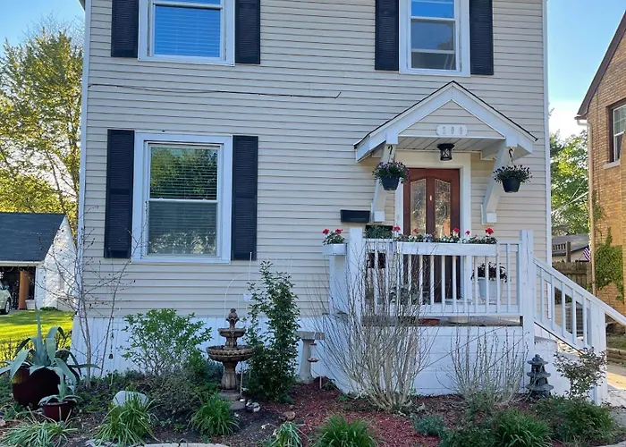 Cozy Condo In Beautiful Historic Neighborhood