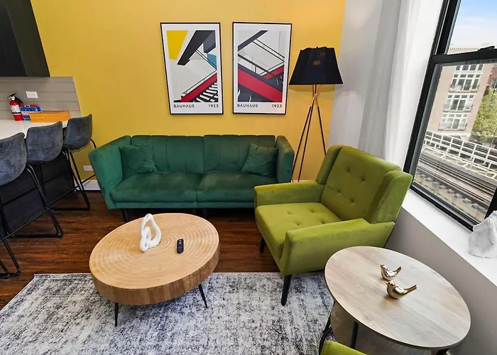 Business Leisure Smoke Ok 3BR Suite Near McCormick