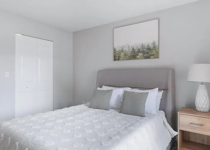 Landing Beautiful 1Bd Clubhouse Pool