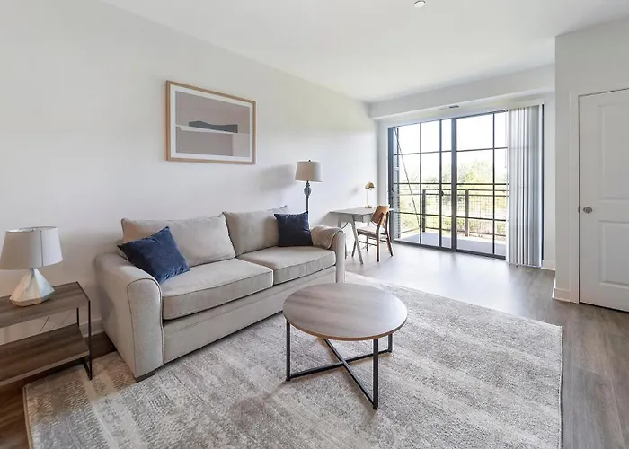 Landing Modern 1Bd Yoga Studio Pool
