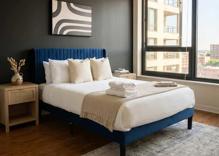 Boulevard Stays Just 5 Minutes From Magnificent Mile And River North 06