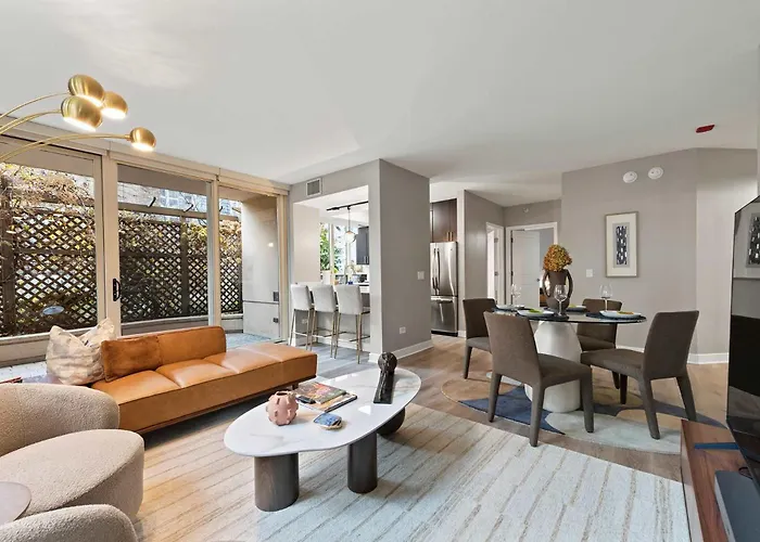 The Bernadin- Designer 3Br City Center With Balcony