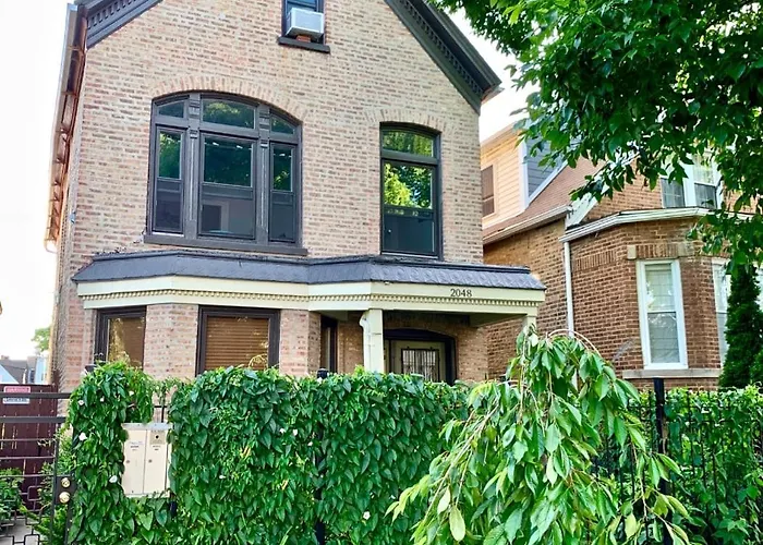 Hip Apt Logan Square