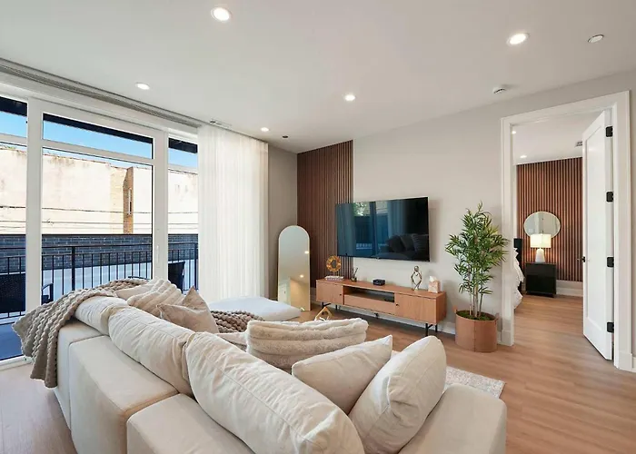 Modern Condo By Med District With Parking & Laundry