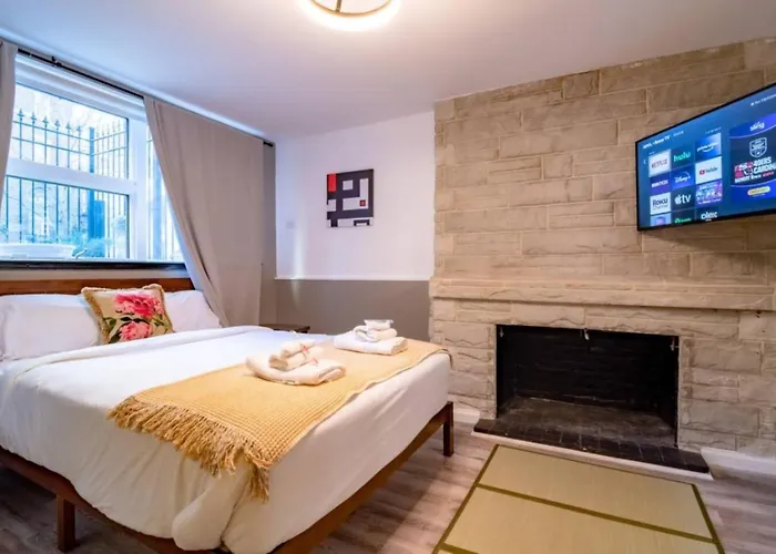Gold Coast 2Br Suite Near Oak Street