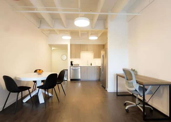 Above The Roots - Classy 1Bd Escape