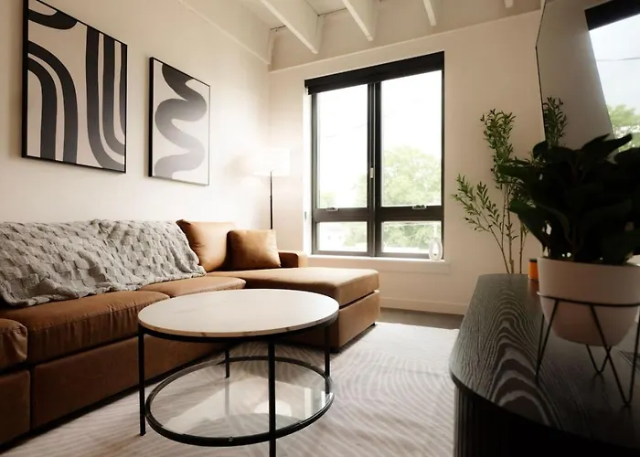 Above The Roots - Sophisticated 1Bd Retreat