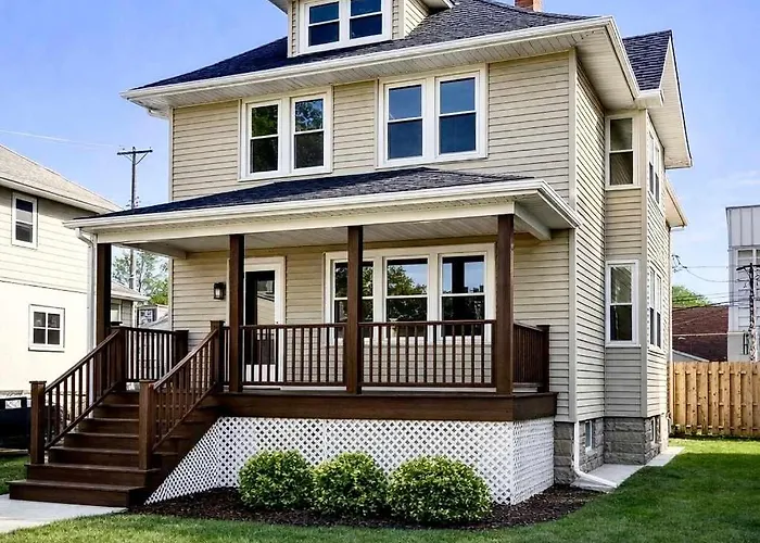 Spacious 5-Bedroom Retreat In Forest Park