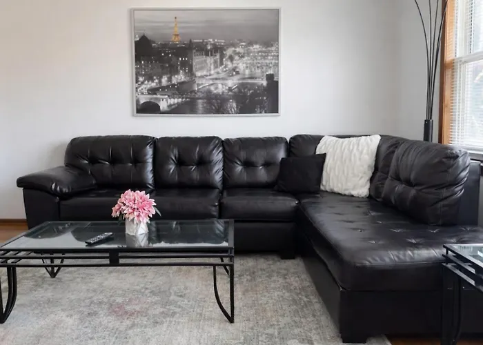 Location! Location! 2bd 1bth spacious apartment!