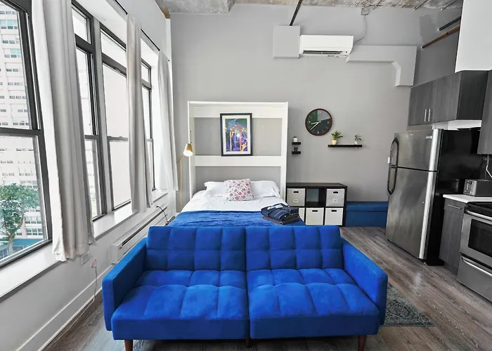 Mccormick Place Studio With Optional Parking And Sleeps Up To 4