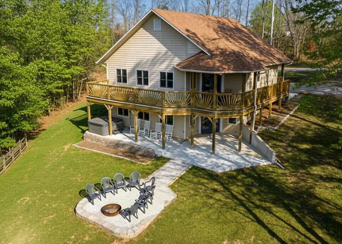3Br Ridge Home Hot Tub, Firepit & Valley Views