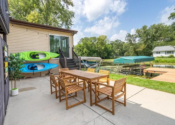 Entire Home On The Water, 2 Kayaks, Game Room, Firepit, Bbq Grill, Netflix Wifi