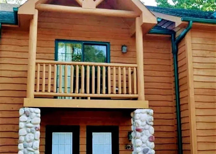 Spacious Luxury Villa Retreat With Jetted Tub, Fireplaces, Balconies, And Smart Tv In North Utica, Illinois