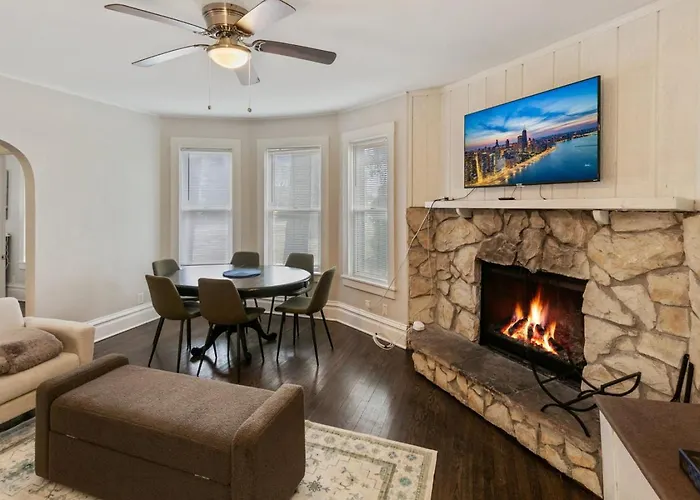 Beautiful Updated 5 Bedroom House Near Naval Base