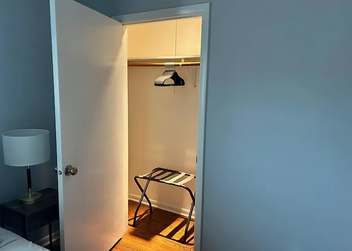 Modern Apt With 2 Kings Half Mile To Dt Libertyville