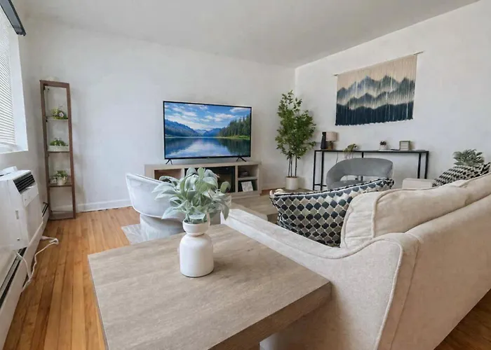 Chic 2Br Retreat Near Ohare Free Parking