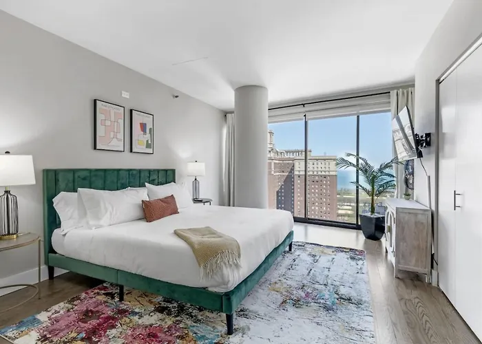 Downtown Penthouse 11Parking Gym Pvt Patio