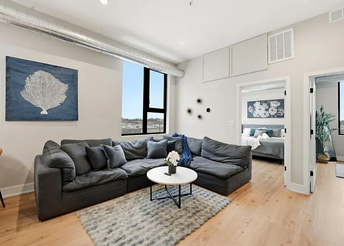 Edgewater Apt With Free Parking Gym Modern Living